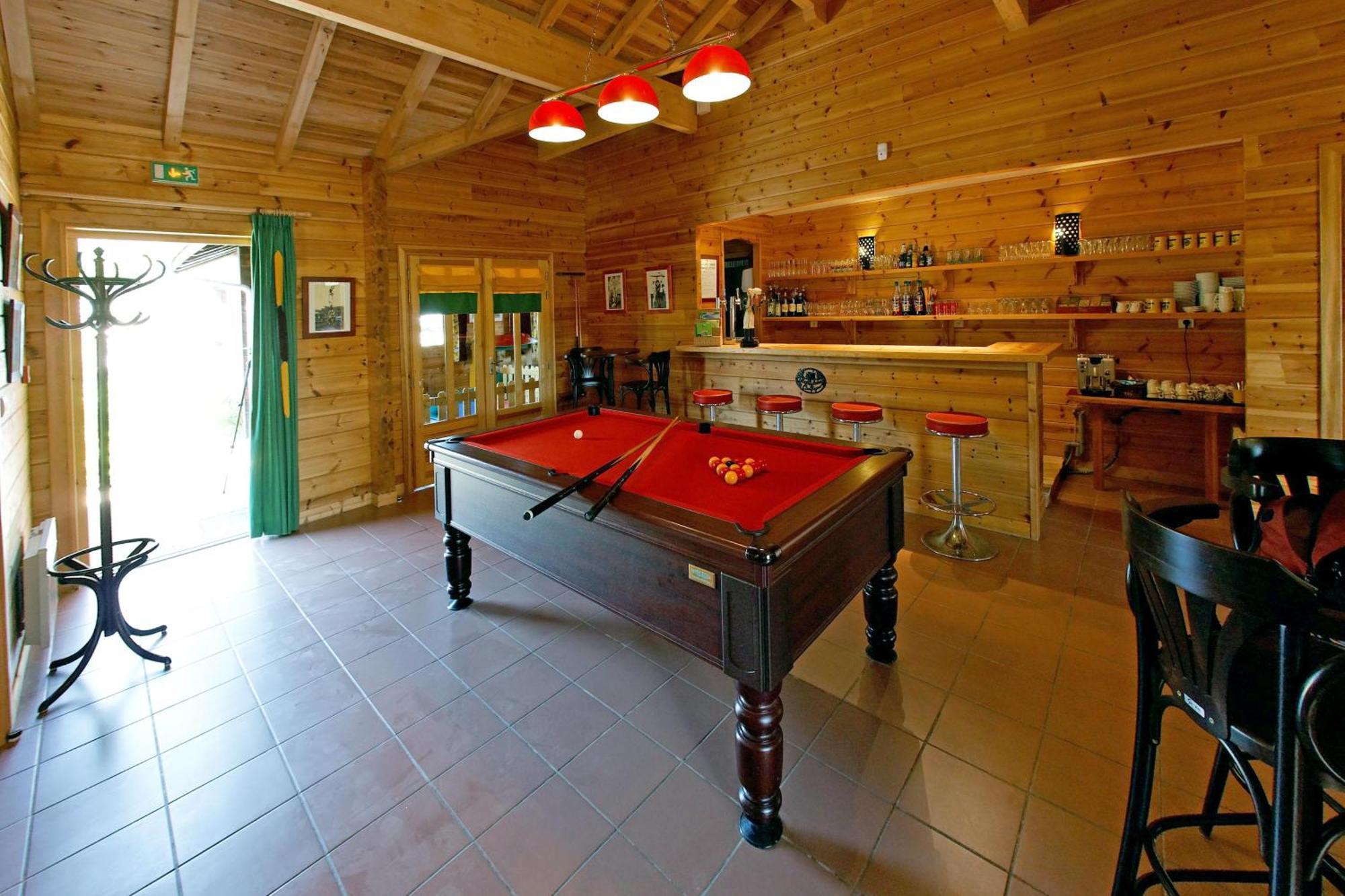 Le Village Des Monedieres Chamberet Экстерьер фото